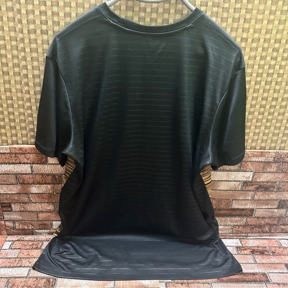 Men’s DC Comics  Batman Graphic Black/Yellow  Shirt - Size XL - Picture 4 of 9